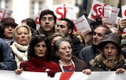 Corina Porro e parte do seu equipo nunha manifestación de Galicia Bilingüe