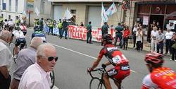 Faixa de protesta contra o paso de La Vuelta por España /Galizacontrainfo