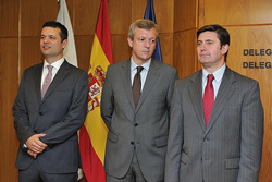 Jorge Atán, á esquerda, con Alfonso Rueda e Samuel Juárez, durante a toma de posesión do primeiro como Subdelegado do Goberno en Galicia/ Xunta