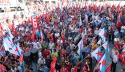 A manifestación unitaria de CIG, UXT e Comisións en Pontevedra