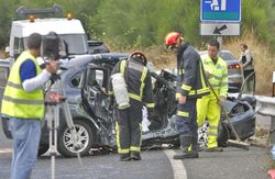Accidente de coche nunha estrada galega