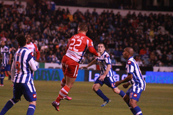 Un momento do lance entre o Dépor e o Granada/ Vavel.com