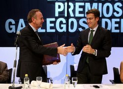 De Sousa Faro, presidente de Pescanova, recibe o premio "Galegos do Ano" da man de Feijóo