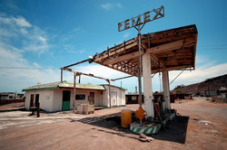 Estación de Pemex en Puertecitos / Brian Schirk en Flickr	