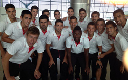 Os xogadores do Celta B, no aeroporto de Madrid-Barajas.