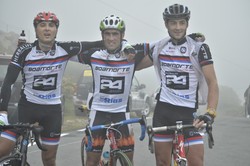 Os tres primeiros na meta de Ézaro. /Jorge Parri