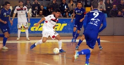 Derbi entre o Santiago Futsal e o Azkar Lugo.