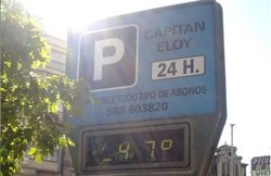 Termómetro que marca a calor na rúa Capitan Eloy de Ourense durante un verán / tarsiemtb.com