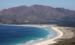Praia de Carnota co Pindo ao fondo/ Xavier Vázquez Pumariño