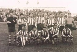 O equipo do Atlético Tetuán que disputou a Liga de Primeira na tempada 51-52. 