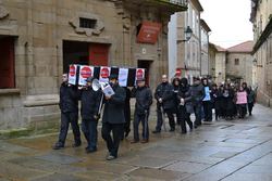 Acto de enterro da corrupción. Acto organizado polo BNG durante o Entroido en Compostela / I.M.