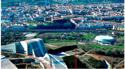 Vista aérea da Cidade da Cultura, con Santiago ao fondo