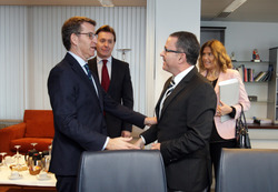 Alberto Núñez Feijóo e Alfonso Rueda mantiveron hoxe unha reunión co presidente da Comissâo de Coordenaçâo e Desenvolvimento Regional do Norte (CCDRN), Emidio Gómes /  Conchi Paz, Xunta