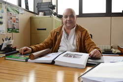 O profesor da EE Forestal Luis Ortiz