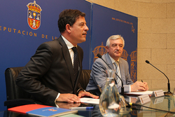 José Ramón Gómez Besteiro na sinatura dun convenio con Juán Casares, reitor da USC / deputacionlugo