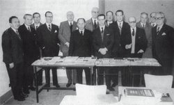 Reunión da editorial Galaxia onde podemos ver, entre outros, a Ramón Otero Pedrayo, Xosé María Álvarez Blázquez, Francisco Fernández del Riego, Ramón Piñeiro, Xaime Isla, Domingo García Sabell, Ricardo Carballo Calero e Fermín Penzol. Reunión da editorial Galaxia onde podemos ver, entre outros, a Ramón Otero Pedrayo, Xosé María Álvarez Blázquez, Francisco Fernández del Riego, Ramón Piñeiro, Xaime Isla, Domingo García Sabell, Ricardo Carballo Calero e Fermín Penzol