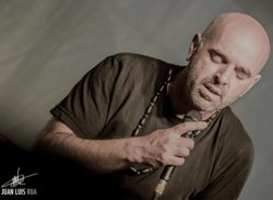 O cantor Xabier Díaz / Juan Luis Rúa turismodecarballo.com