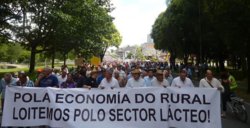 Protesta dos gandeiros de leite en Santiago / Campogalego.com