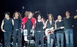 Maná en directo en 2012 / Kadellar Wikipedia