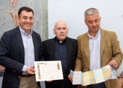 O conselleiro de Cultura e Educación e o deán da Catedral de Santiago presentaron esta mañá a versión galega da Credencial do peregrino e do Certificado de distancia do Camiño de Santiago 