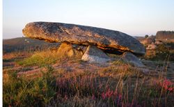 Dolmen de Forno dos Mouros / Nemigo en Galipedia.