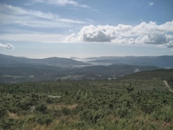 Vistas desde o Monte Culou, en Lousame, onde está prevista a construcción dunha marcrovertedoiro / queverengalicia.com