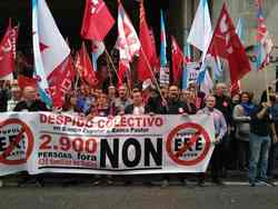 Protestas dos traballadores do Banco Pastor-Popular polo ERE que afectará a case 500 empregados en Galicia / EP