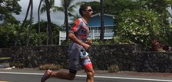 Iván Raña, na carreira a pé polas estradas de Hawai. / @ivanranafuentes
