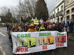 Mariñeiros participan nunha manifestación en Santiago a prol do sector marisqueiro e pesqueiro / Adega