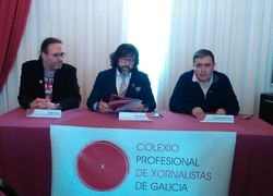 Paco González Sarria, novo decano do CPXG xunto ao saínte, Xosé Manuel Pereiro e o secretario, Darío Janeiro / CPXG