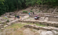 Arqueólogos no Castro de Armea, no concello de Allariz / DUVI.