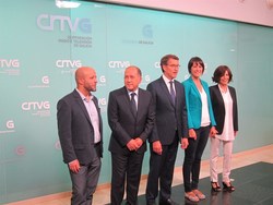 Luis Villares, Xoaquin Fernández Leiceaga, Alberto Núñez Feijóo, Ana Pontón e Cristina Losada antes de participar no debate a cinco da CRTVG / EP