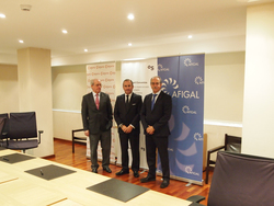 Representantes de Afigal, a Cámara de Comercio de Santiago de Compostela e SabadellGallego