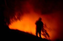 Lume en Nigrán, en plena onda de incendios en Galicia a mediados de outubro de 2017 / Miguel Núñez.