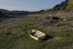 Greenpeace documenta a seca no Encoro Belesar en Portomarín, Lugo.
