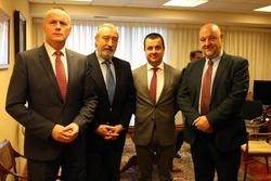 O presidente da CEP, Jorge Cebreiros, e o secretario xeral do Eixo Atántico, Xoán Vázquez Mao, entre outros / Eixo Atlántico