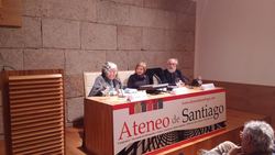 Helena Villar e Xesús Rábade durante unha conferencia sobre o galego organizada polo Ateneo de Santiago