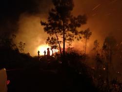 Axentes medioambientais mobilizados para controlar incendios en Boiro / @UGTForestaisGZ 