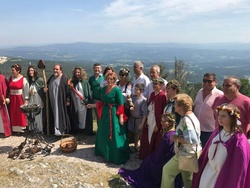 Acendido do lume puro do sol no Pico Sacro coa participación de varios políticos / www.historiadegalicia.gal