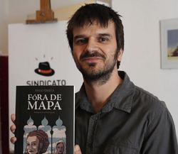 O ilustrador Emilio Fonseca co seu libro Fóra de mapa / Tebeosfera