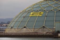 Protesta de Greenpeace no Porto da Coruña / Europa Press