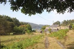 Unha aldea abandonada de Viveiro a punto de ser vendida por un portal que vende ao estranxeiro / XdM