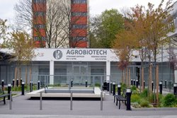 Sede de AgroBiotech, especializada en biotecnoloxía / Nitra24