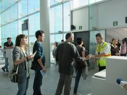 Pasajeros Embarcan En El Aeropuerto De Lavacolla / Arquivo