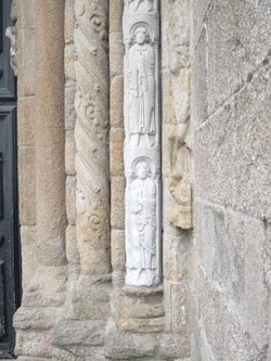 Escultura da Catedral de Santiago limpa 