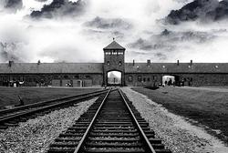 Entrada ao campo de concentración nazi de Auschwitz / Arquivo