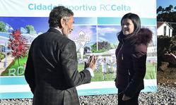 O director do Celta, Carlos Mouriño, e a alcaldesa de Mos, Nidia Arévalo / Miguel Núñez
