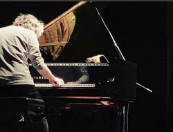 James Rhodes ofrece un concerto na prisión da Lama (Pontevedra) .. INSTITUCIÓNS PENAIS / Europa Press