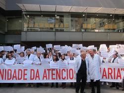 Persoal médico de Atención Primaria da área de Vigo protesta contra a precariedade laboral.