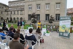 A conselleira de Medio Ambiente, Territorio e Vivenda, Anxos Vázquez, fai balance da campaña de recollida de vidro da Xunta e Ecovidrio en San Juan na Coruña.. XUNTA / Europa Press